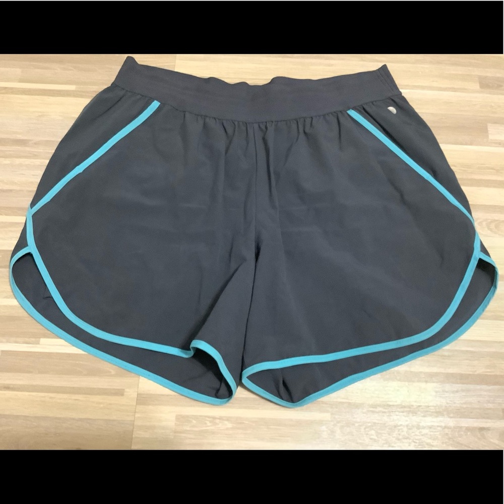Lane Bryant Livi Active Size 18/20 Layered SHORTS